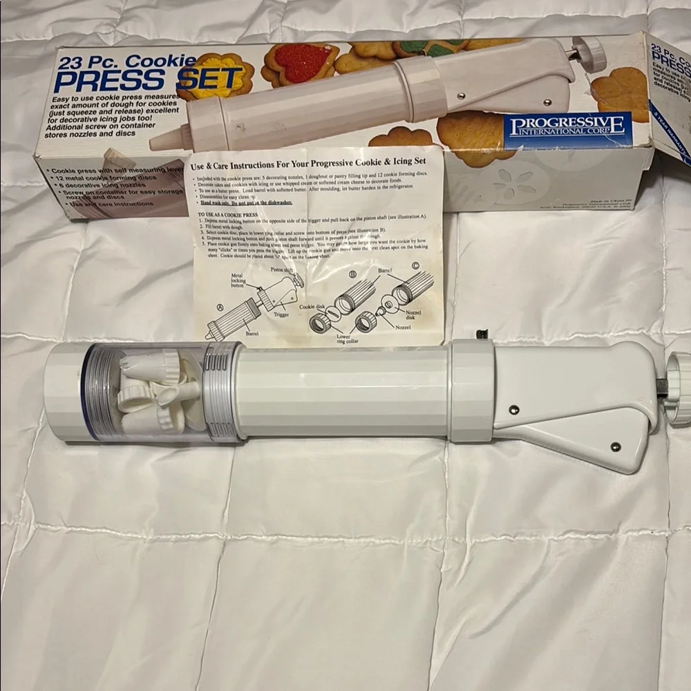 Vintage Progressive International 23-Piece Cookie Press Set & Decorator